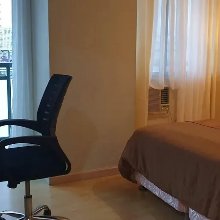Mandaluyong 2 Bedroom W 2 Queen, 50Hdtv Across Shangrila Mall