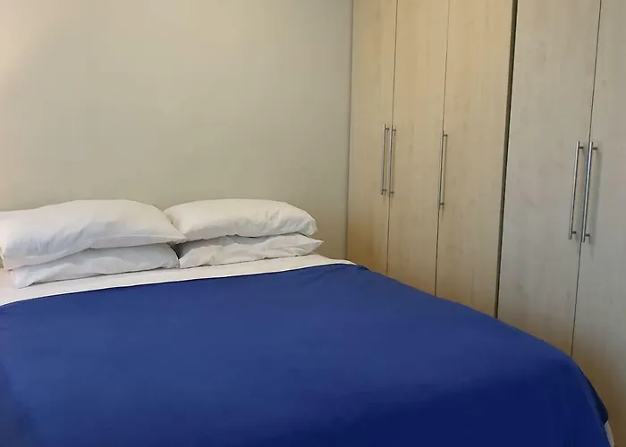 Mandaluyong 2 Bedroom W 2 Queen, 50hdtv Across Shangrila Mall *