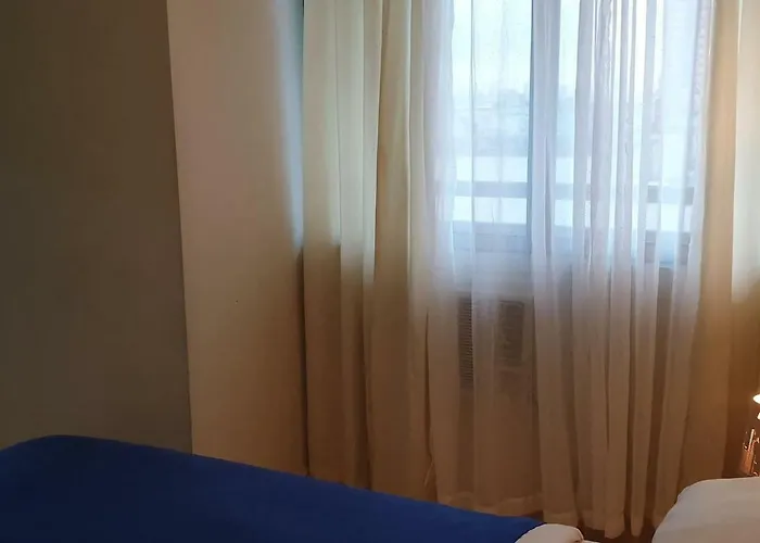 Mandaluyong 2 Bedroom W 2 Queen, 50hdtv Across Shangrila Mall Manila