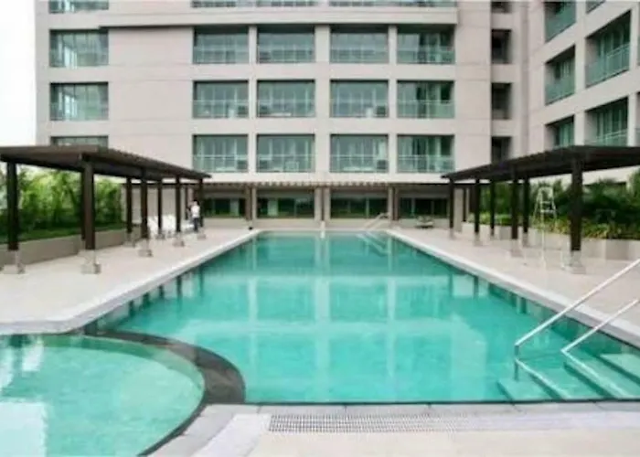 Mandaluyong 2 Bedroom W 2 Queen, 50hdtv Across Shangrila Mall